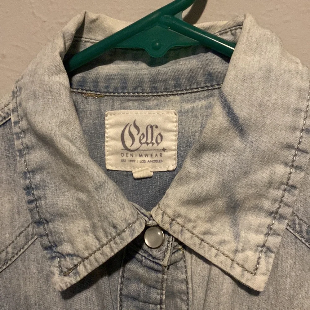 Button down - Picture 2 of 2